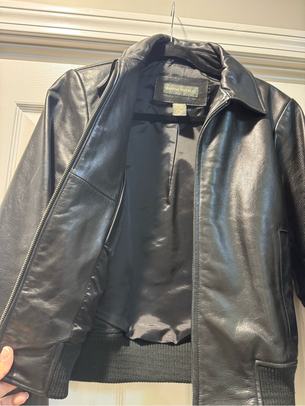 Banana Republic Black Leather Bomber Jacket XS excellent condition!! - Picture 2 of 8